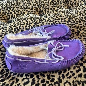 Ugg Dakota Burgundy Suede Shearling Lined Moccasin Slippers size 10